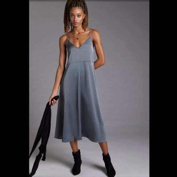Elegant Gray Midi Dress - Picture 1 of 4